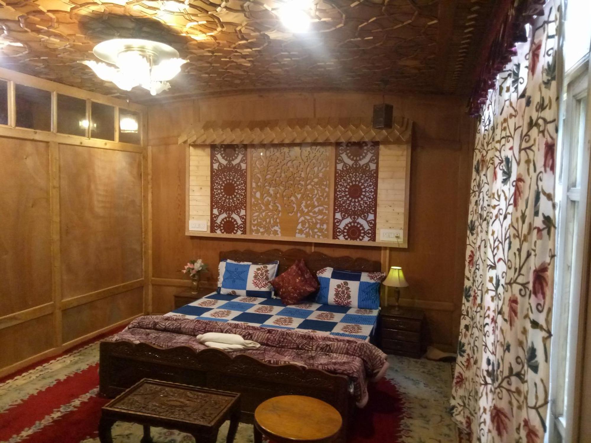 House Boat New Manora Bed and Breakfast Srīnagar Exteriör bild