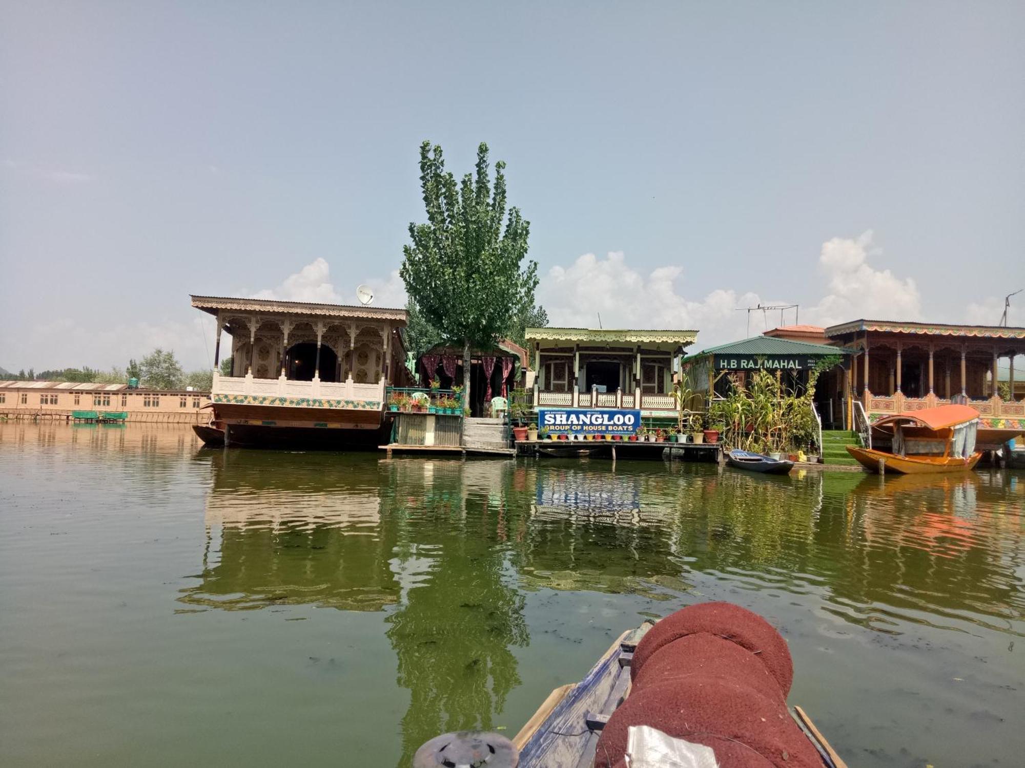 House Boat New Manora Bed and Breakfast Srīnagar Exteriör bild
