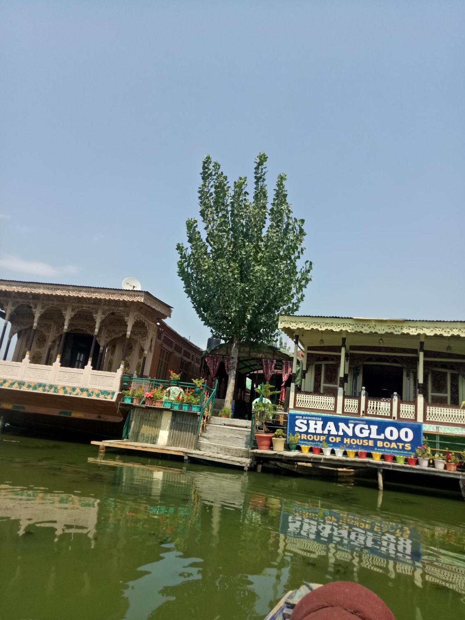 House Boat New Manora Bed and Breakfast Srīnagar Exteriör bild