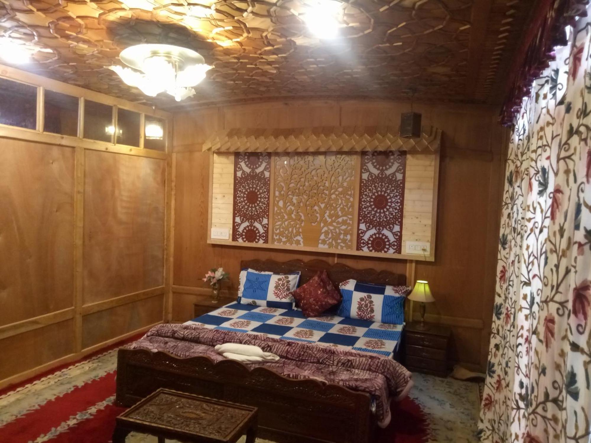 House Boat New Manora Bed and Breakfast Srīnagar Exteriör bild